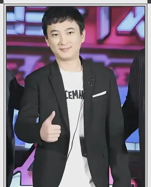 王思聪的新头像上写着你爹来了,网友这是想过父亲节了