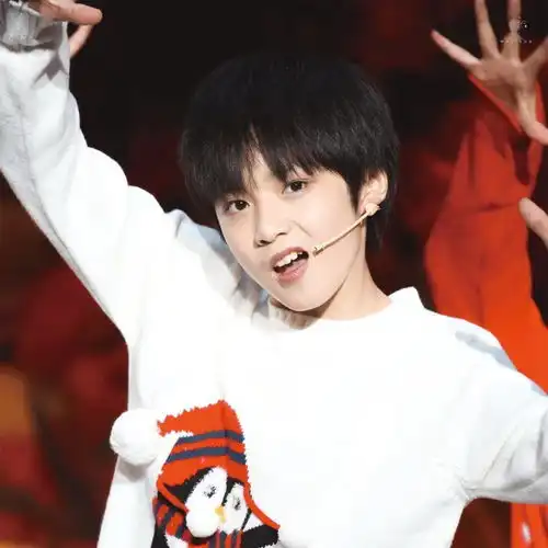 露腹肌打擦边这届内娱年下男明星都这么野的吗