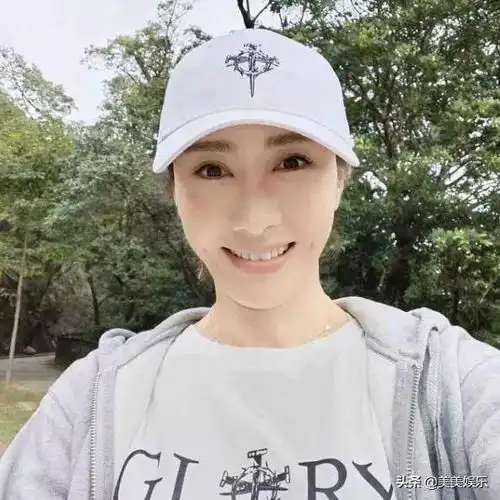 49岁黎姿近照曝光,容貌大变认不出,撞脸半个娱乐