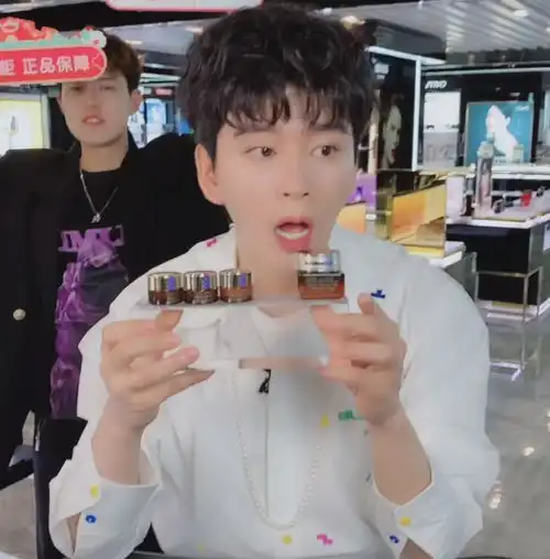 黄宥明直播被质疑卖假货骗粉丝,黄宥明怒怼不买,少说风凉话