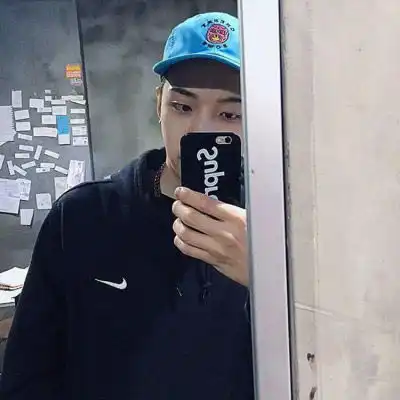 男生头像手机遮脸霸气芷岸边城恋旧