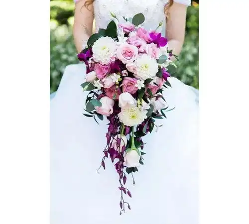 那些美哭我们的手捧花都是如何搭配和选择的