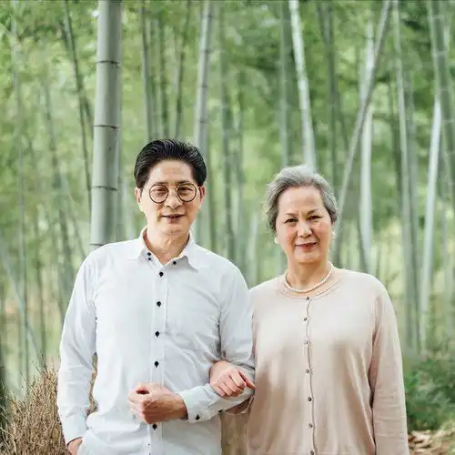 aa制生活持续33年,男人接婆婆来养老,60岁妻子谁妈谁养