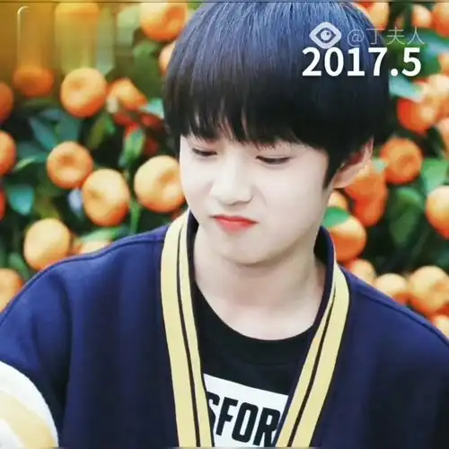 吻文从小到大都很帅