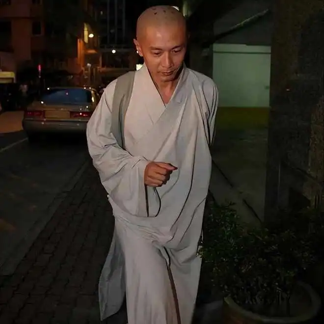 曾是tvb当红男星,38岁放弃267亿出家,何宝生除了钱我