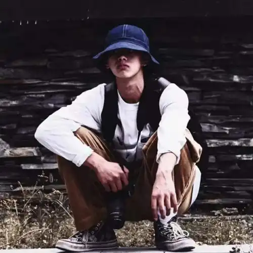 男头拼命道歉的我像极了罪人