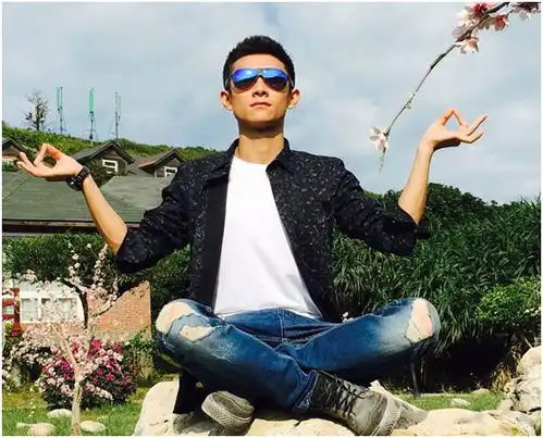 张一山演技还行,但有时用力过猛,不能做到收放自如