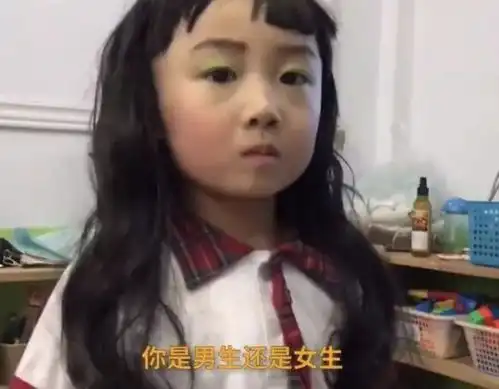 16岁高中生男扮女装走红,甜蜜形象吸粉无数,女同学羡慕