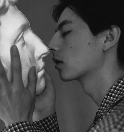 头像好看的皮囊千篇一律有趣的肚腩弹来弹去