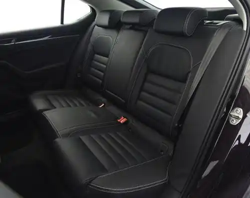 成熟男人的最爱,油耗低至5毛,堪称移动沙发,不到17万起速派君威斯柯达中型车内饰网易订阅