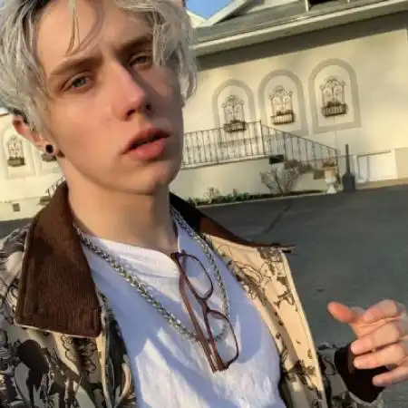 欧美男头像帅气超清,不管以什么身份都喜欢