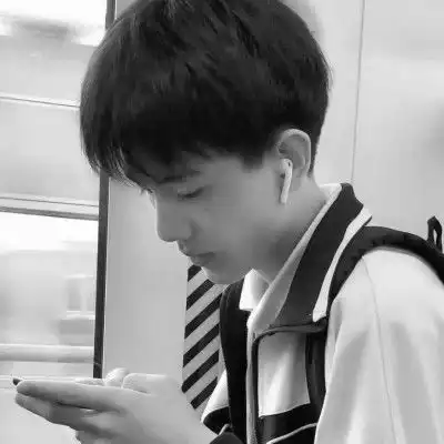 2020最新小清新男头黑白你在看孤独的风景