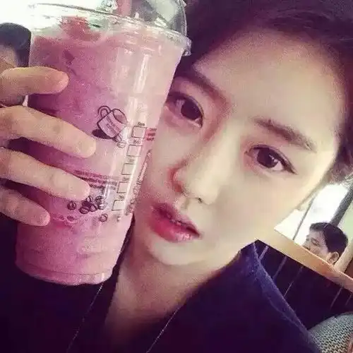 像这样的无刘海女生头像