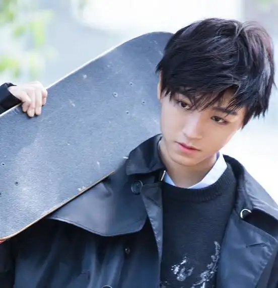 鹿晗宣布恋情后纷纷掉粉,王俊凯粉丝的留言让人好想哭