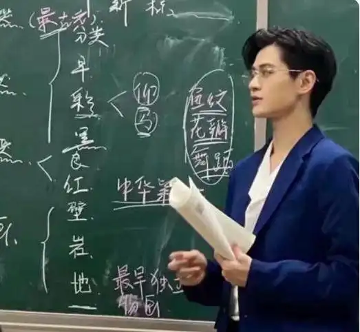 大学男老师神似任嘉伦,身份扒出后好感碎一地,本人回应来了