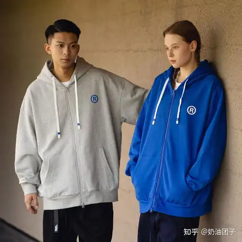 有什么男生穿的比较厚的带拉链的连帽卫衣推荐