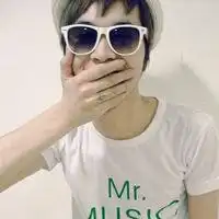 提供张黑白男生头像