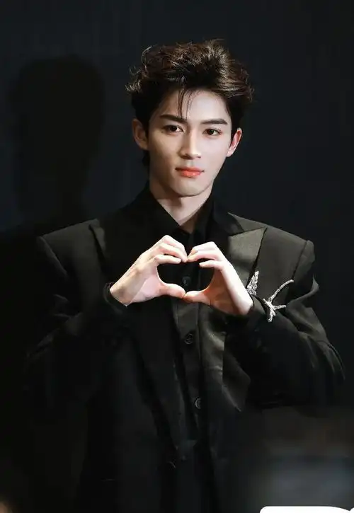 2023年最火男艺人排名,张晚意第9,邓为第8,成毅第2