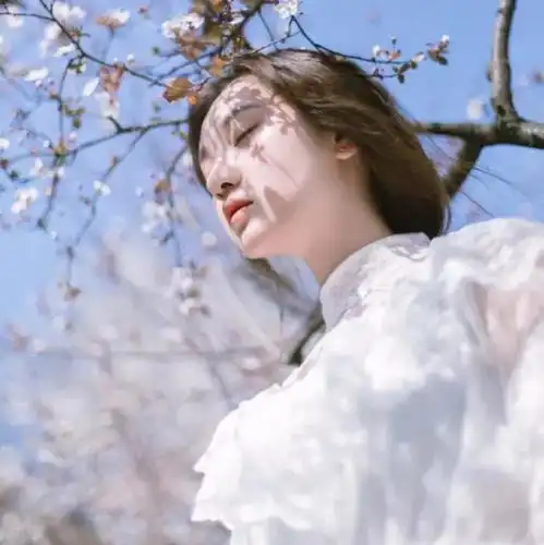 女人愿意和你发展关系,会留下这些信号