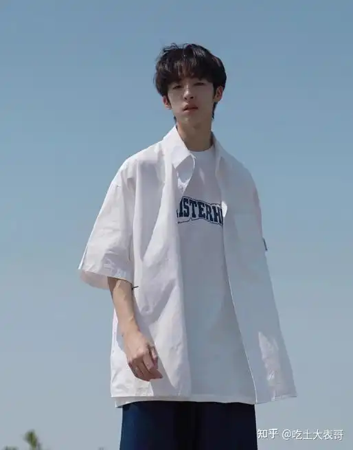 有没有适合男生夏天穿搭的短袖衬衫推荐夏天不止有t恤,还有短袖衬衫夏季小众氛围感短袖衬衫分享少年感氛围感好看小众男生穿搭