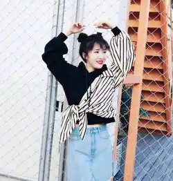 34岁李念少女感太强了,扎丸子头衬衫叠穿卫衣好时髦,美的真减龄