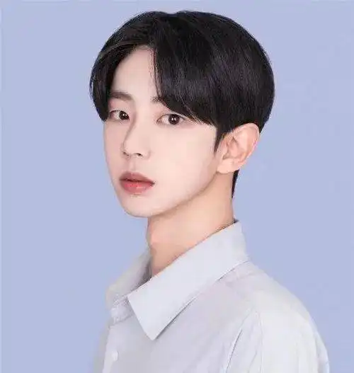 时尚韩式男生短发精神又帅气