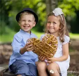 小男孩要求公车等待妈妈被骂哭,那刻一车人都沉默