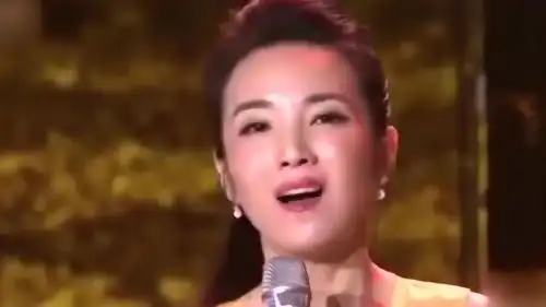 央视知名主持人管彤的老公首曝光结婚六年恩爱如初