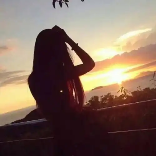 舞厅里的男女侯婷被打伤耳朵,小猫挣的钱都贴给了年轻的帅哥