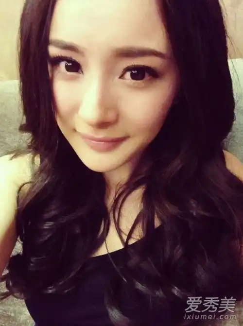 做母亲仍然是一个年轻的女孩杨幂有一个逆潮流而动的聪明绝招