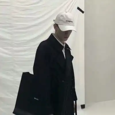 2022最新版帅气的男生头像人间灯火总有一盏在等你回家