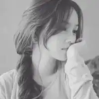 女生头像黑白捂脸黑白双手捂脸女生头像