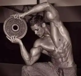 美女健身达人,亲身示范教你练出马甲线和腹肌