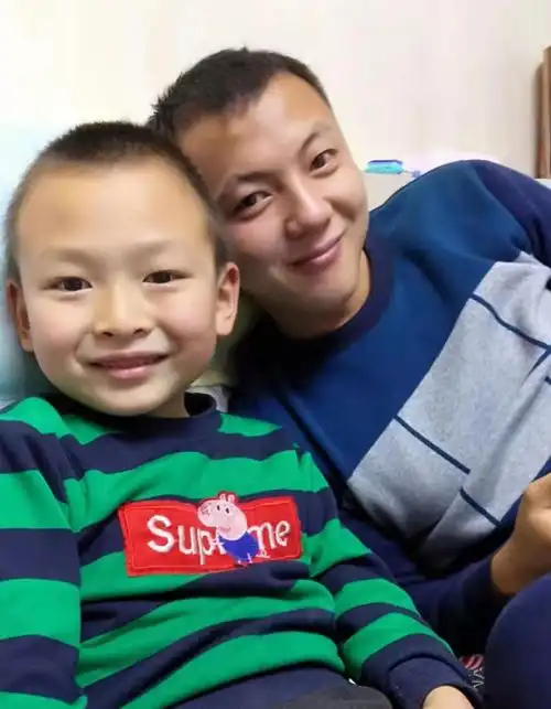 我,41岁带儿子二婚,没彩礼没婚礼,裸嫁认识3个月的28岁小男人