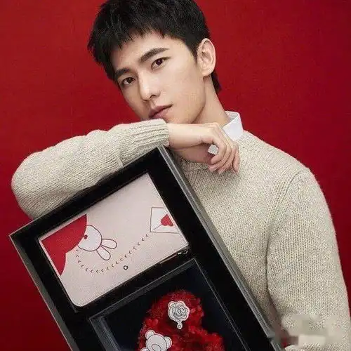 男生狗啃式短发,2020年火爆了