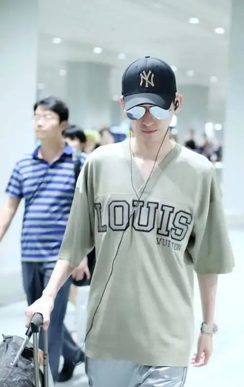 男士绿色短袖t恤搭配各类单品技巧,喜欢的快get起来