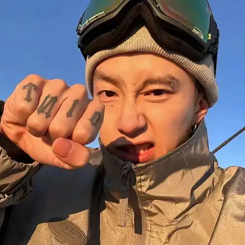 2023最新帅气个性男生微信头像