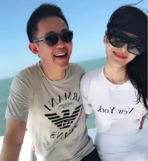 侯勇从杀猪匠到影帝,3任妻子一个比一个年轻漂亮