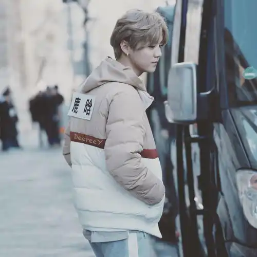 持续考古欧洲跑男录制美图亚麻色小卷毛鹿路透堪比大片