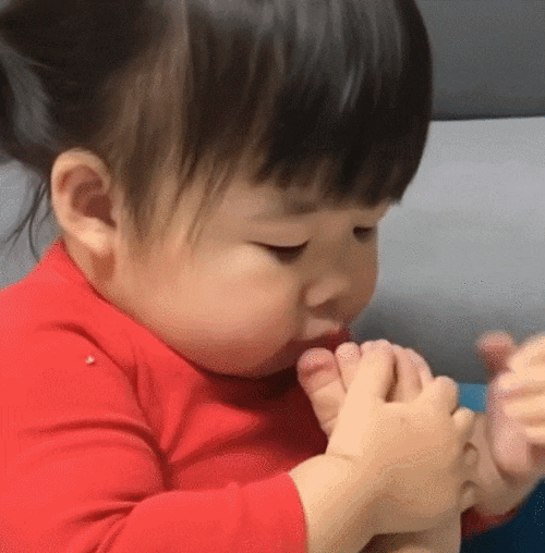 女版民国刷爆朋友圈圆滚滚的肚腩忧郁的眼神,萌化百万网友这小肚子太上头了