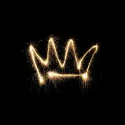 求大神帮忙抠图,把中间的王冠抠出来,扣的越细越好,