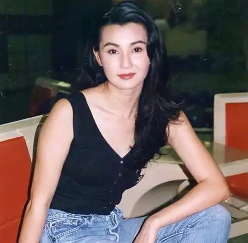 张曼玉,经历了11个男人依旧没有结果,漂亮的女人不应该恋爱脑