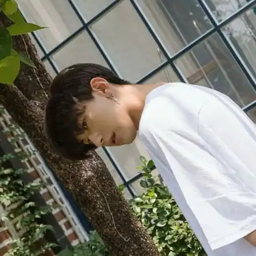 男生头像放弃得太轻易,太随意,所以让人感觉不到喜欢