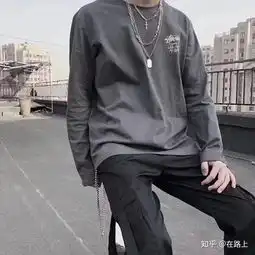 小可爱们有没有潮牌衣服微商推荐一下