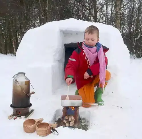 两个男孩用艘玩具船环游了世界哪怕玩具,征途也是星辰大海
