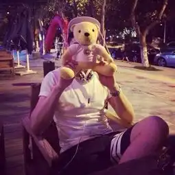 谁有好看的男生头像,,,不需要那些恶心的非主流,,,要正常一点的