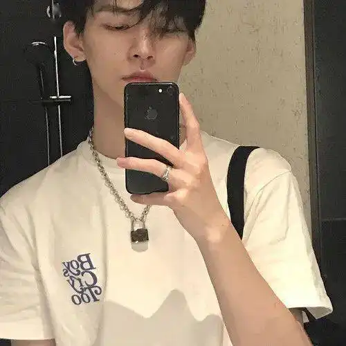 头像你就是掉屎里的一百块钱不捡可惜捡了嫌脏