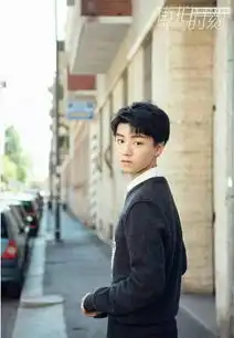 tfboys王俊凯街拍显成熟大气,由男孩已经变为男人