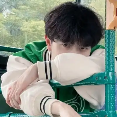 顾柒颖ins清新优质小众男头