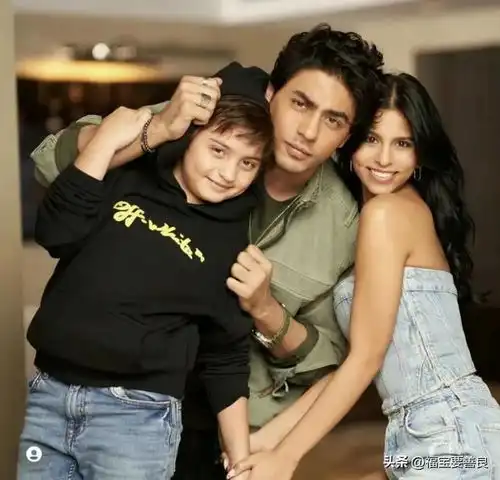 印度首富太太是沙鲁克汗的死忠粉,带他一起做生意,谁不喜欢帅哥